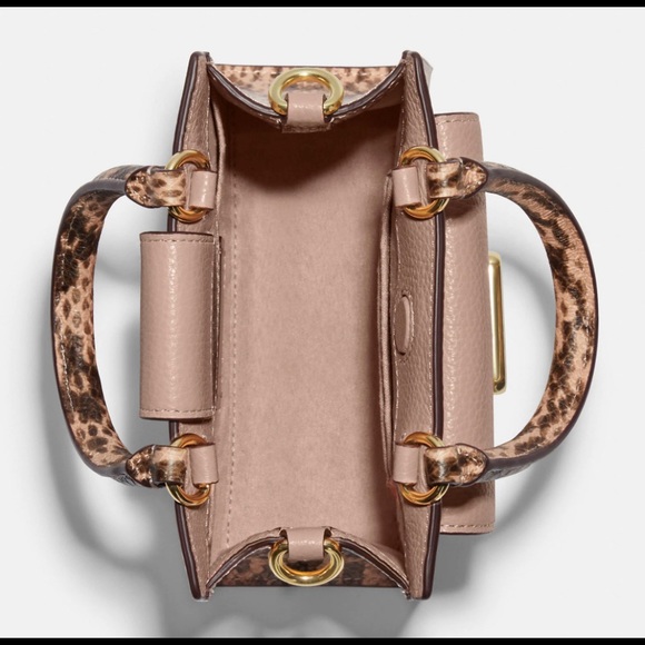 ❌❌SOLD❌❌Coach Mini Pepper Crossbody - Picture 3 of 4